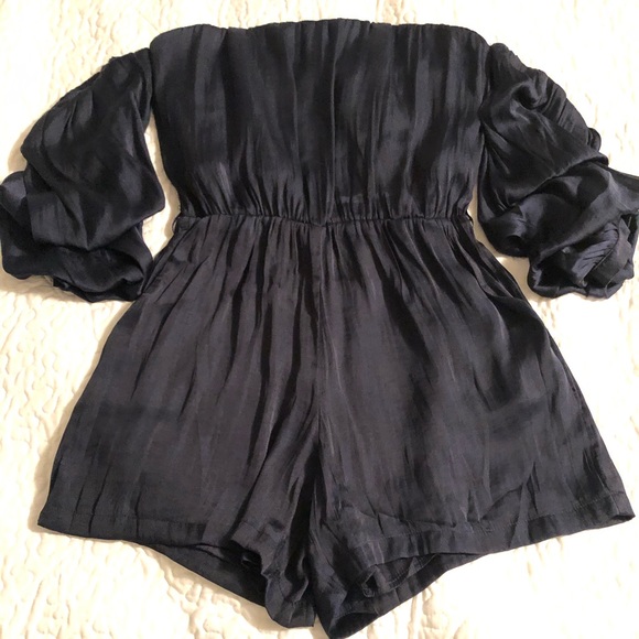 Romper with tag never worn - Picture 1 of 2